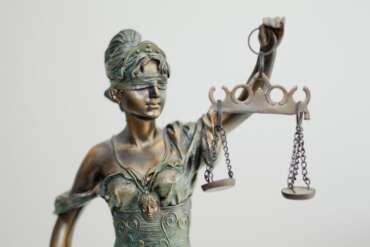 Rechtbank oordeelt dat wensouders baby aan ouders dienen af te staan